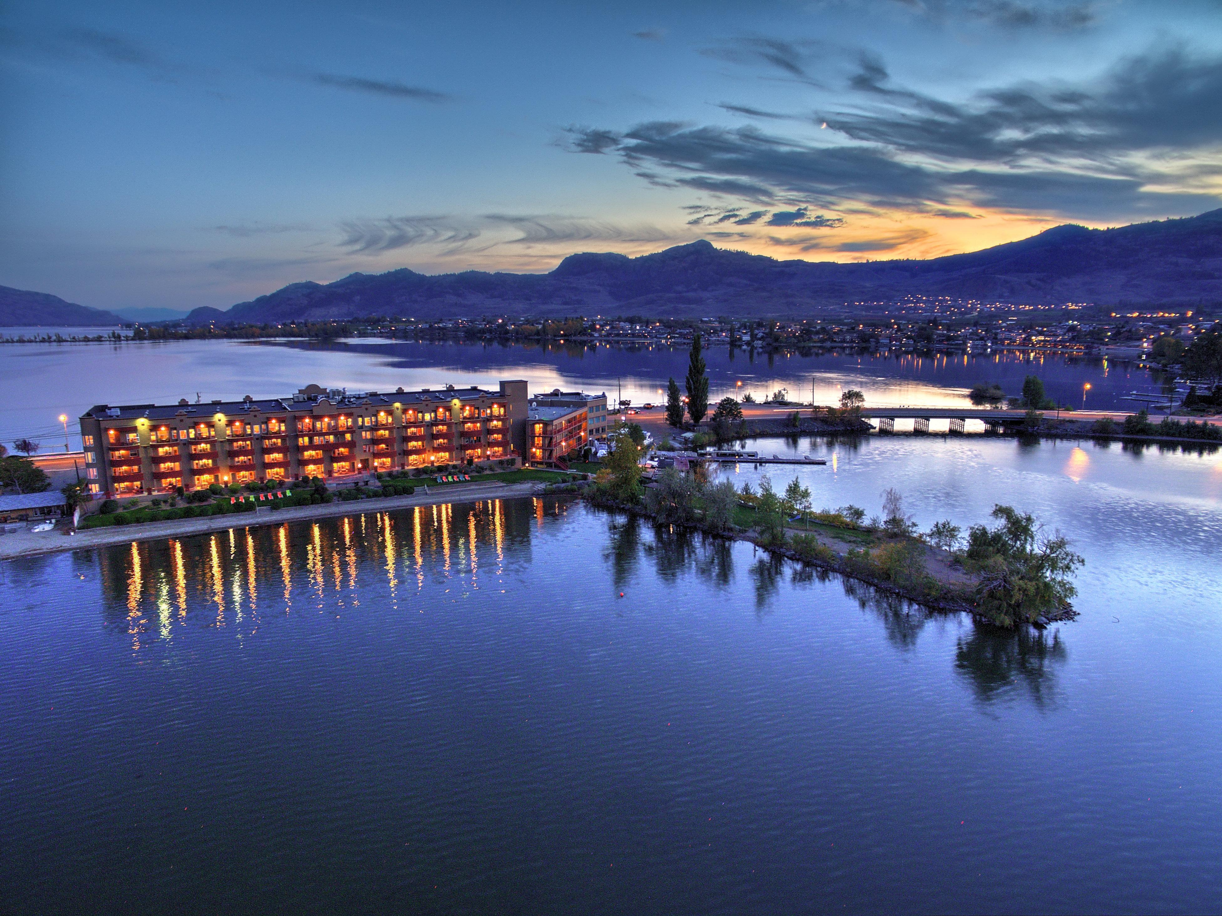 Holiday Inn Hotel & Suites Osoyoos By Ihg Dış mekan fotoğraf