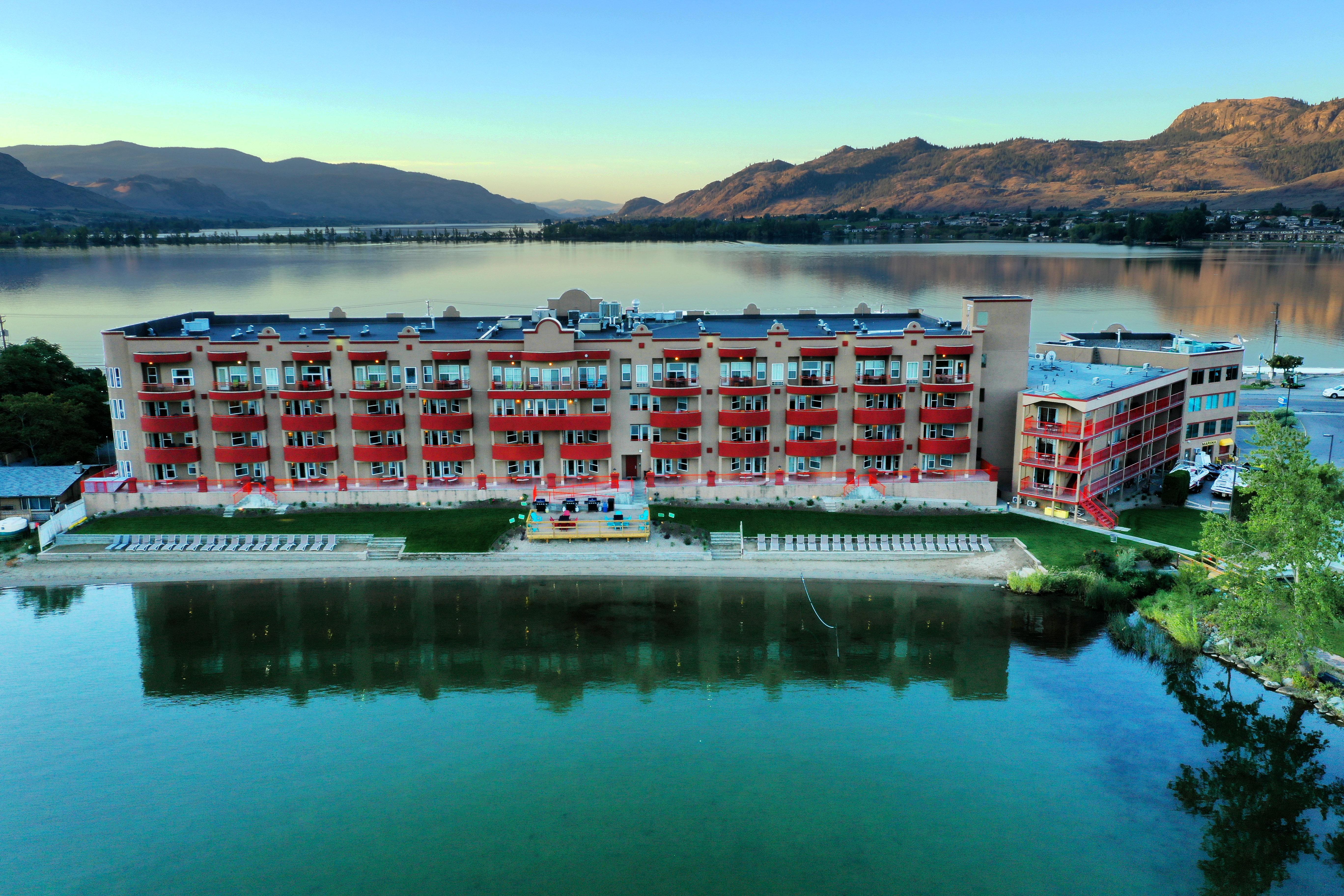 Holiday Inn Hotel & Suites Osoyoos By Ihg Dış mekan fotoğraf
