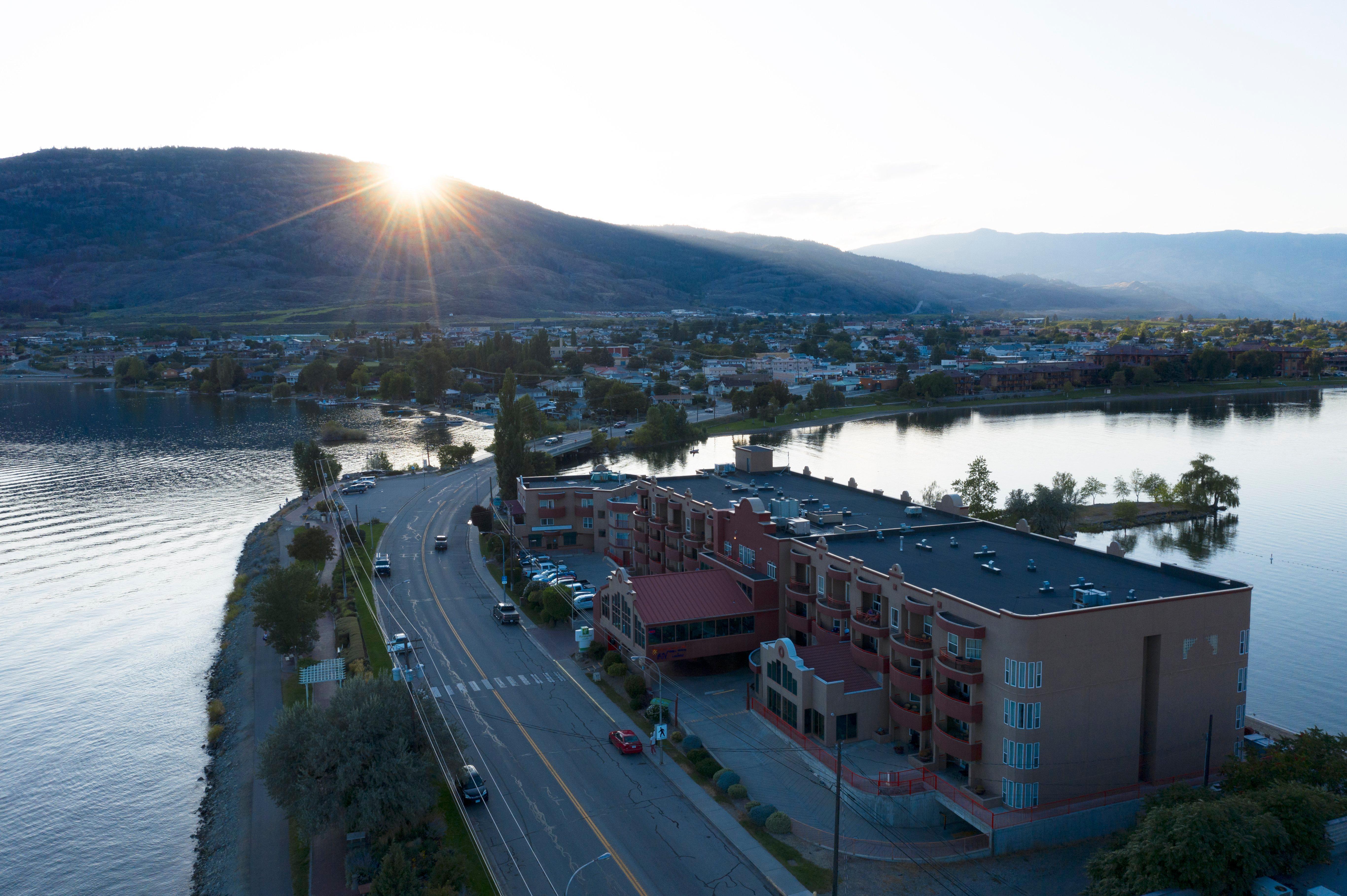 Holiday Inn Hotel & Suites Osoyoos By Ihg Dış mekan fotoğraf