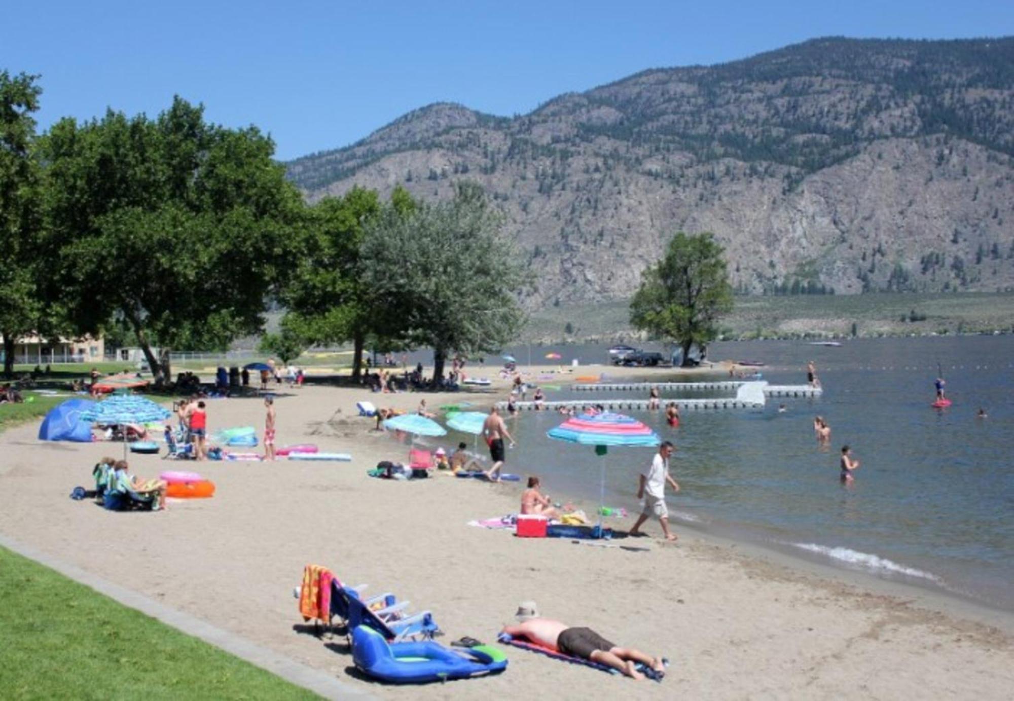 Holiday Inn Hotel & Suites Osoyoos By Ihg Dış mekan fotoğraf